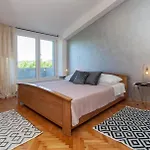 Nature View Spacious Five Bedroom Villa, Pool 빌라 Zadvarje