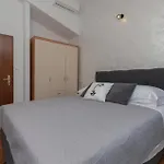 Nature View Spacious Five Bedroom Villa, Pool *
