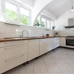 빌라 Nature View Spacious Five Bedroom Villa, Pool