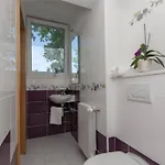 Nature View Spacious Five Bedroom Villa, Pool 빌라 Zadvarje