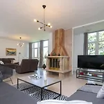 Nature View Spacious Five Bedroom Villa, Pool *