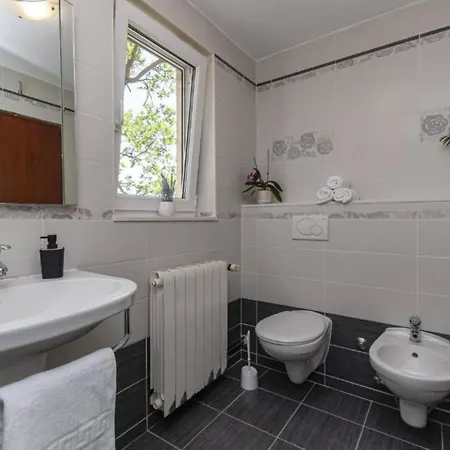 Nature View Spacious Five Bedroom Villa, Pool Villa *