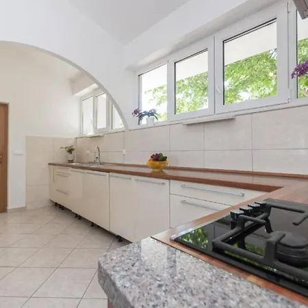 Nature View Spacious Five Bedroom Villa, Pool Vila