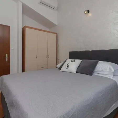 Nature View Spacious Five Bedroom Villa, Pool *