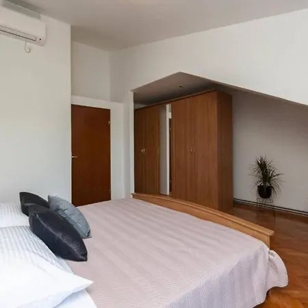 Villa Nature View Spacious Five Bedroom Villa, Pool *