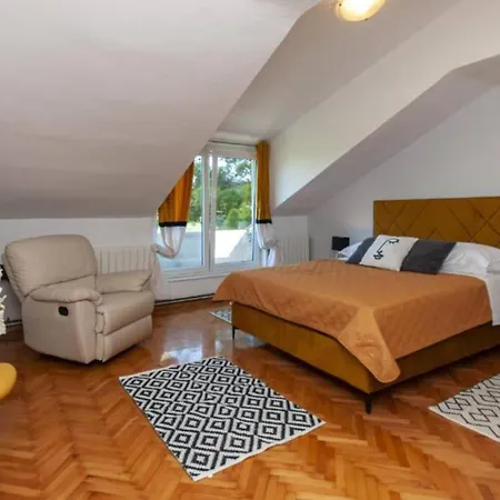 Nature View Spacious Five Bedroom Villa, Pool Villa