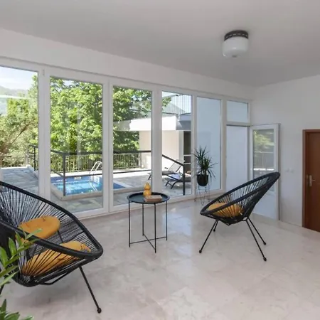Nature View Spacious Five Bedroom Villa, Pool Vila