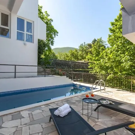 Villa Nature View Spacious Five Bedroom Villa, Pool