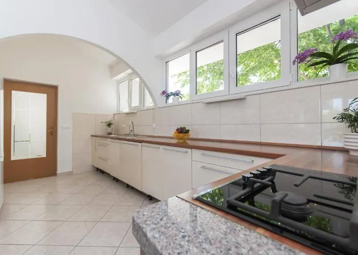 Nature View Spacious Five Bedroom Villa, Pool Villa