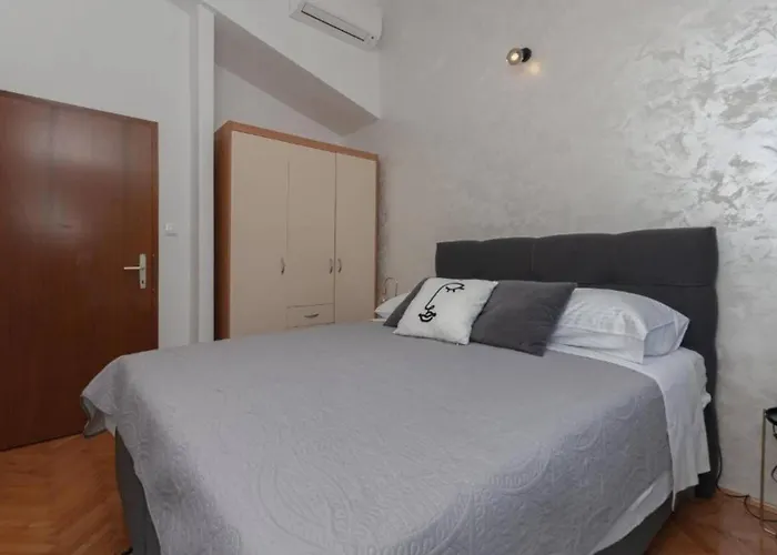 Nature View Spacious Five Bedroom Villa, Pool *