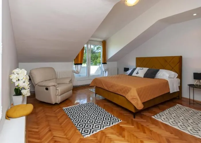 Nature View Spacious Five Bedroom Villa, Pool Villa